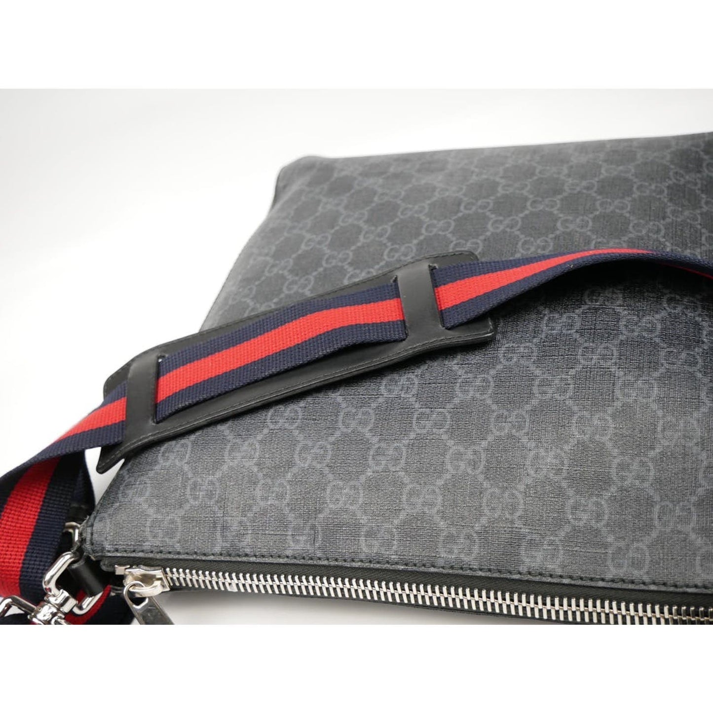 Gucci Supreme Messenger Shoulder Bag Monogram